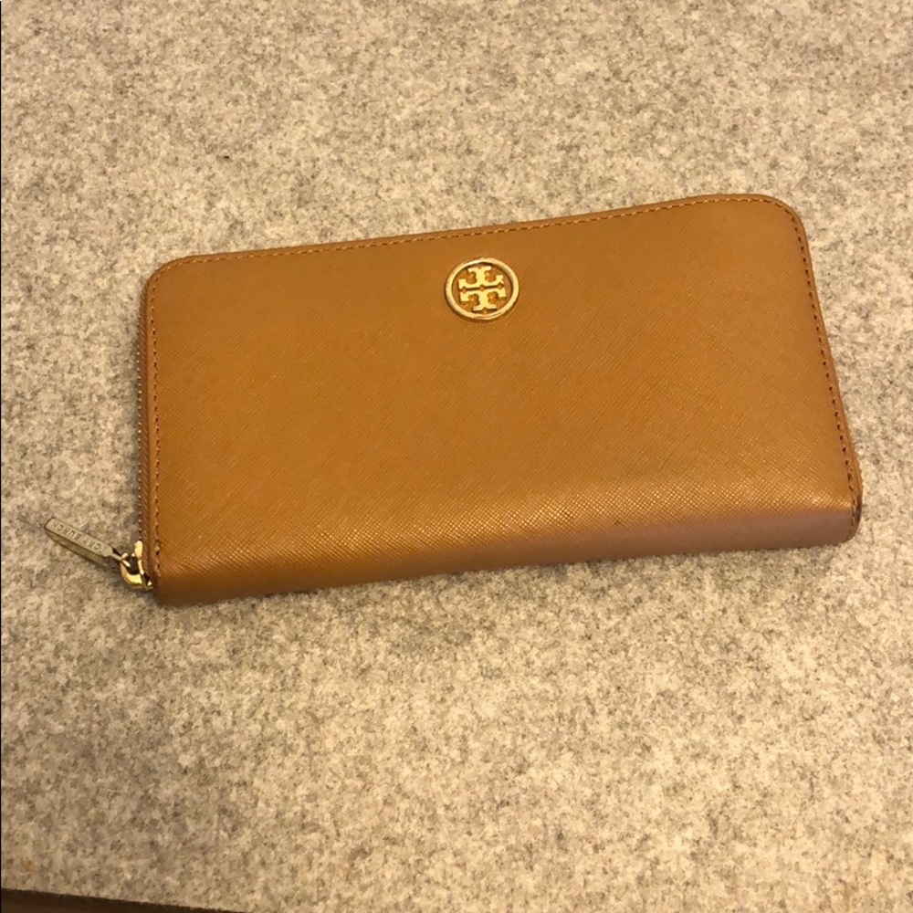 Tori Burch zip wallet